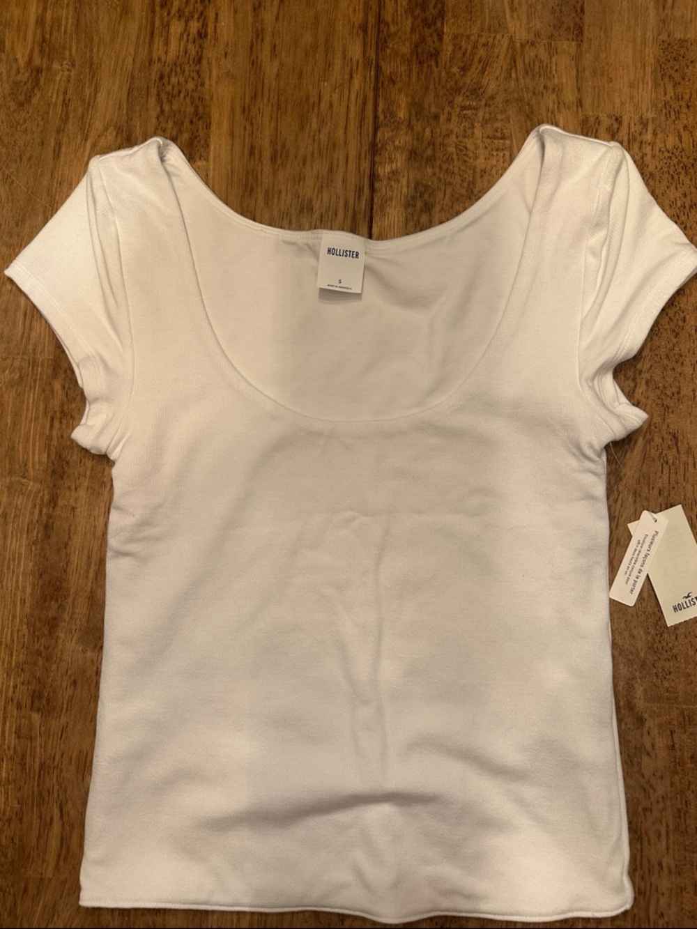Hollister White Scoop Neck Short Sleeve Tee